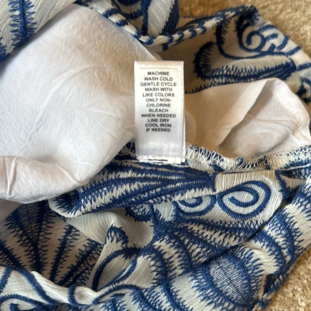 Versona Blue and White Patterned Swirl Blouse Ruffle Sleeve women's Size Medium - Picture 7 of 8